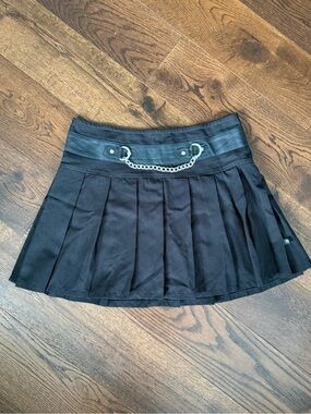 Tripp NYC Royal Bones Black Box Pleated Pleated Chain Mini Skirt Goth Punk Alt